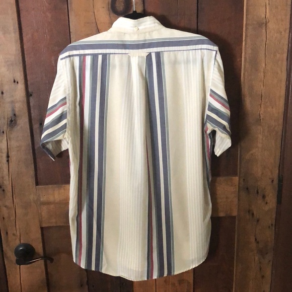 SOLD Vintage Gant Casual Short Sleeve Button Down Shirt - Picture 2 of 4